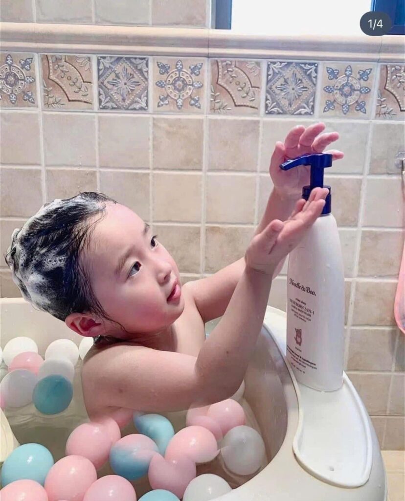Sữa tắm gội 2in1 Noodle & Boo Hương phấn 24 Sữa Tắm Gội 2in1 Noodle & Boo Hương Phấn (9)