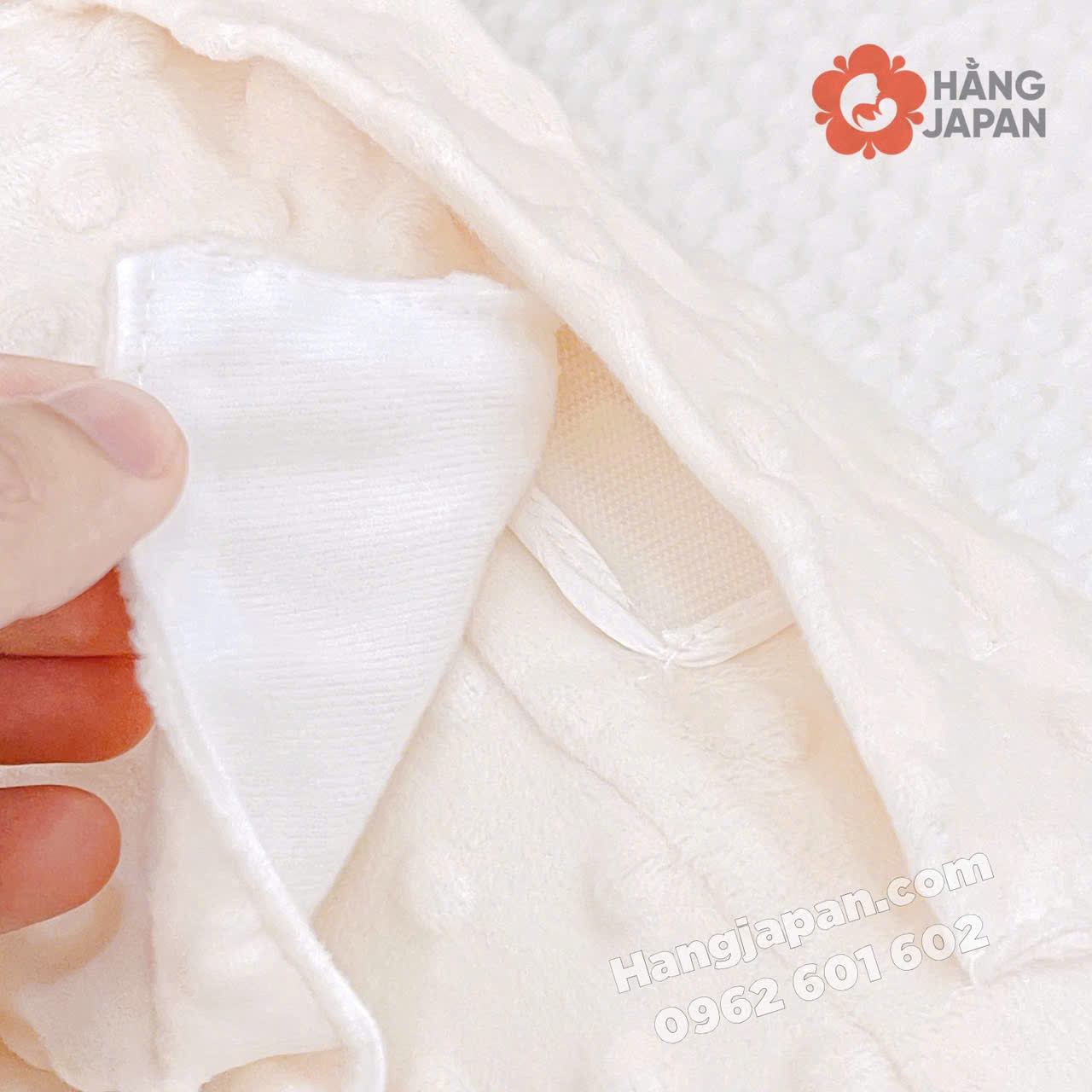Gối chặn hình trụ Veeou màu kem Gối chặn hình trụ Veeou màu kem