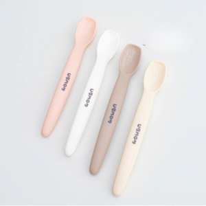 Thìa silicon kèm hộp cao cấp Ubmom