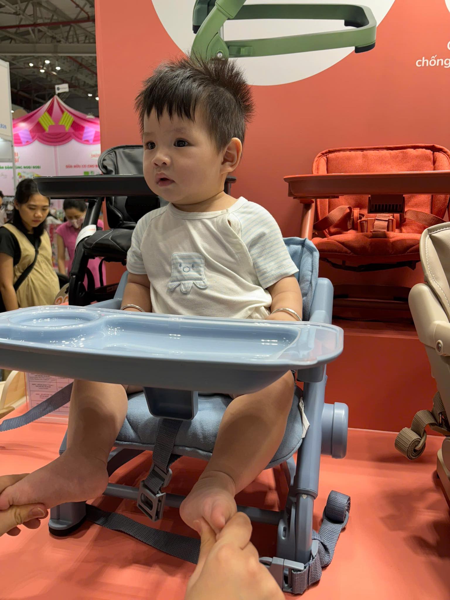 Ghế ăn dặm gấp gọn tiện lợi 3 trong 1 Unilove Feed Me Airy Blue Ghế ăn dặm gấp gọn tiện lợi 3 trong 1 Unilove Feed Me Airy Blue